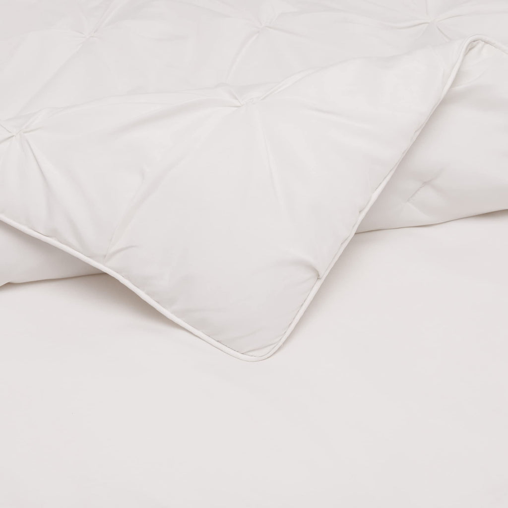 Amazon Basics Soft, Breathable Queen Size Comforter Sets, All-Season Down-Alternative 3-Piece Bedding Set, Pinch Pleat Design, Full/Queen Size, Beige