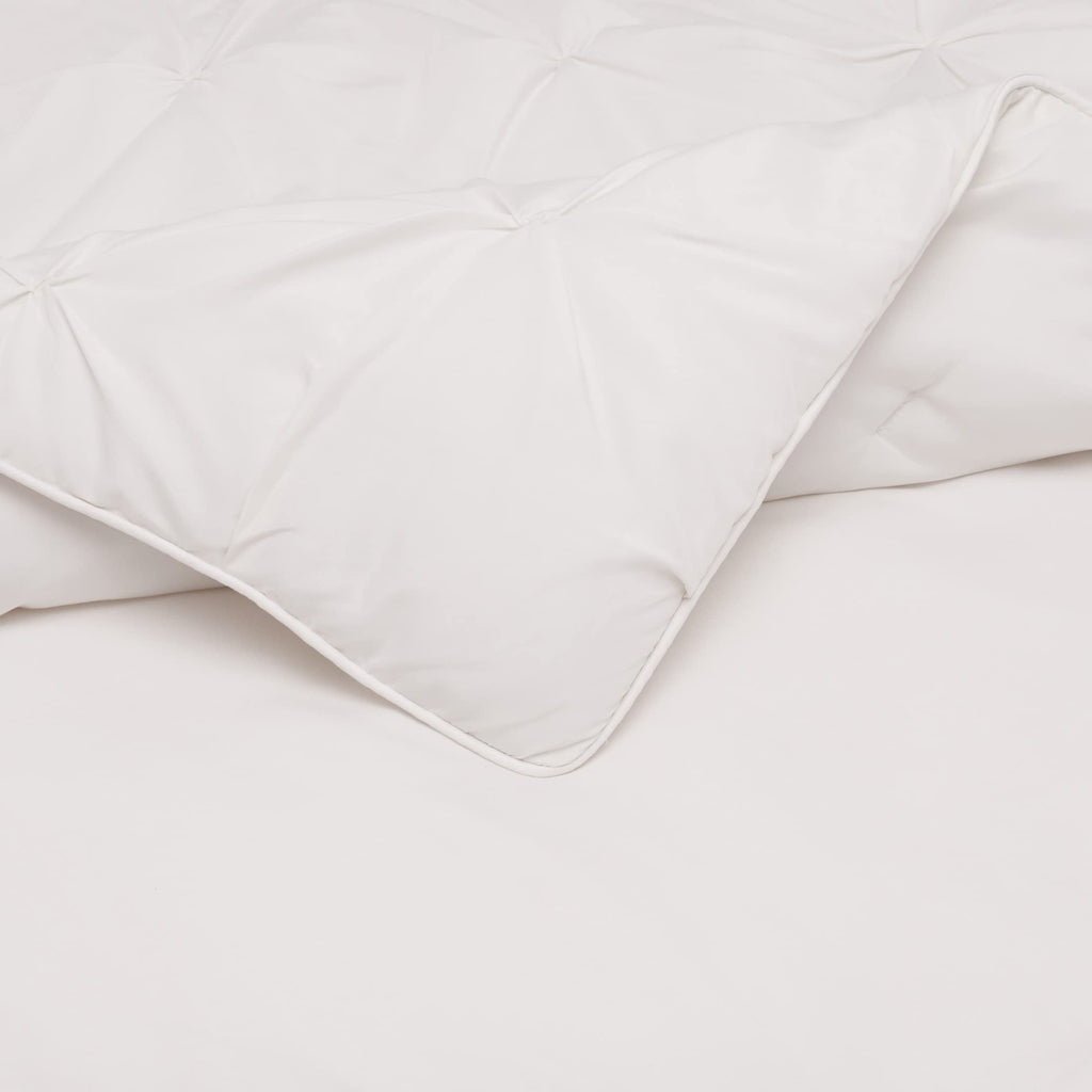 Amazon Basics Soft, Breathable Queen Size Comforter Sets, All-Season Down-Alternative 3-Piece Bedding Set, Pinch Pleat Design, Full/Queen Size, Beige