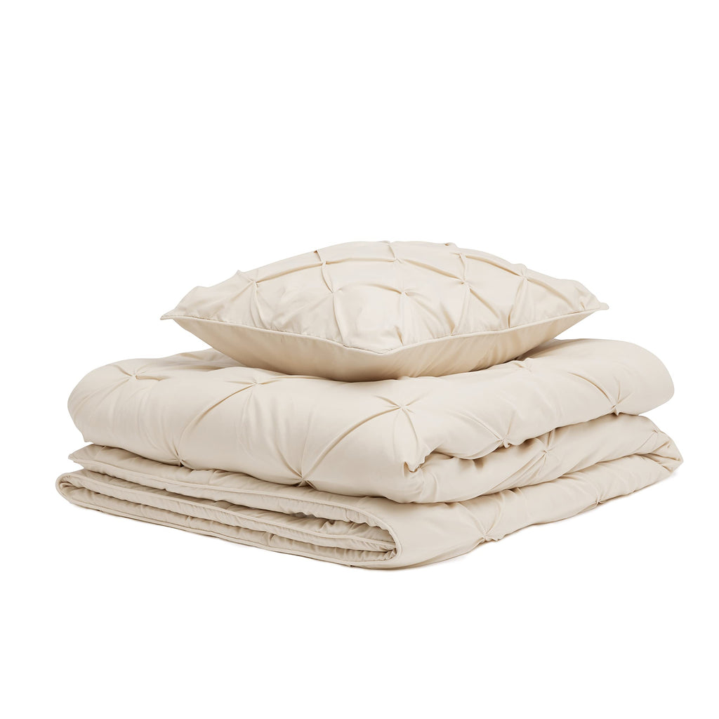 Amazon Basics Soft, Breathable Queen Size Comforter Sets, All-Season Down-Alternative 3-Piece Bedding Set, Pinch Pleat Design, Full/Queen Size, Beige