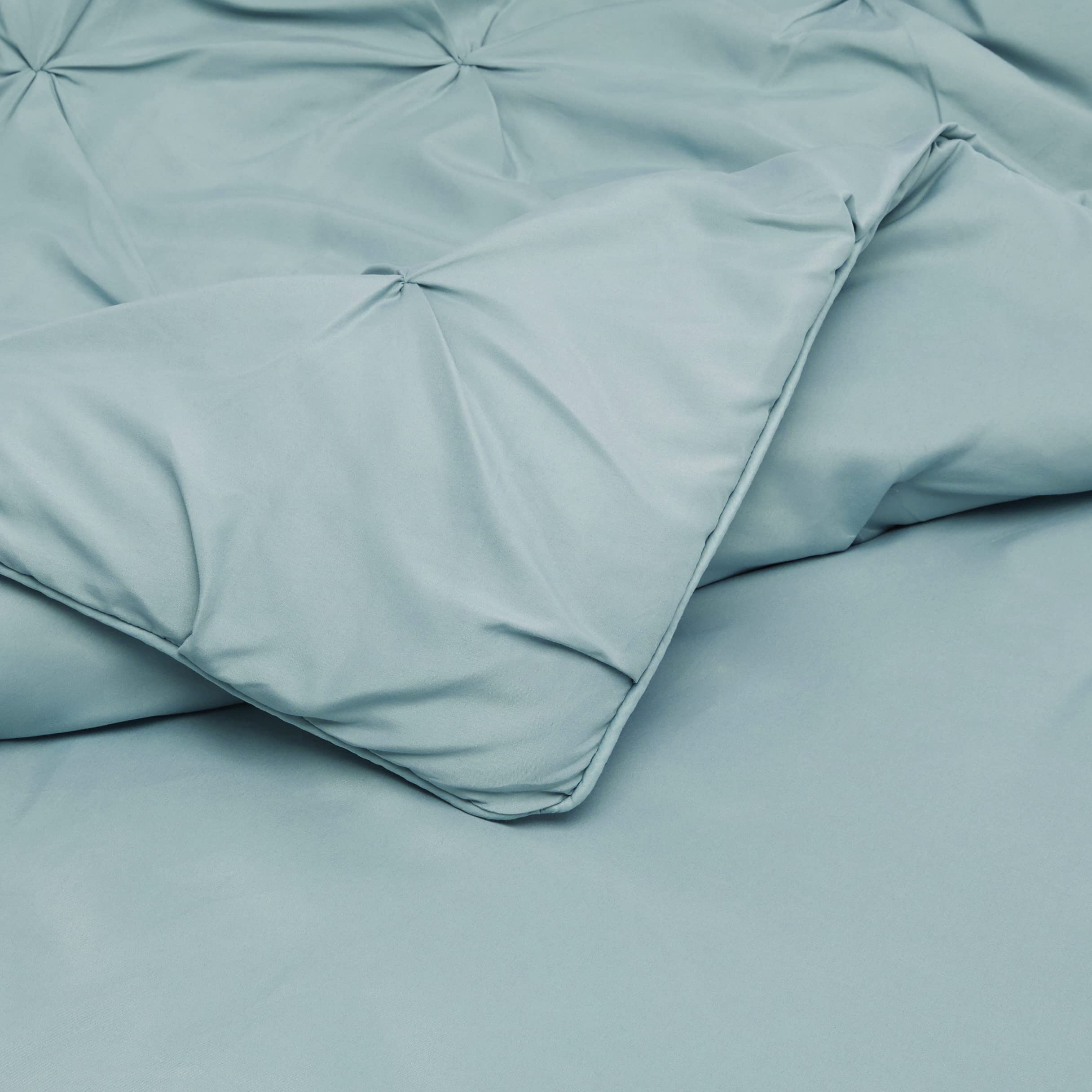 Amazon Basics Soft, Breathable Queen Size Comforter Sets, All-Season Down-Alternative 3-Piece Bedding Set, Pinch Pleat Design, Full/Queen Size, Beige