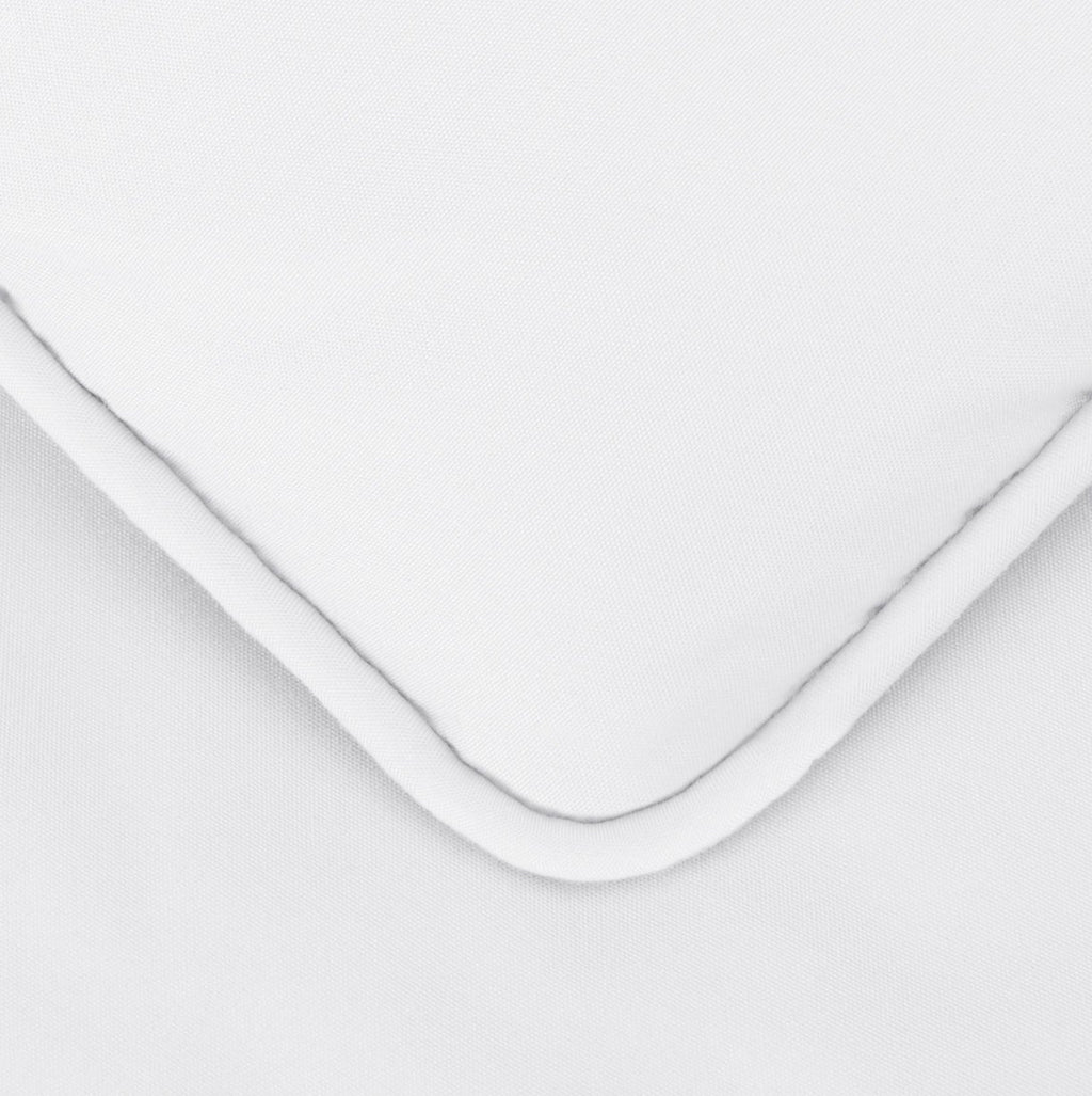 Amazon Basics Soft, Breathable Queen Size Comforter Sets, All-Season Down-Alternative 3-Piece Bedding Set, Pinch Pleat Design, Full/Queen Size, Beige