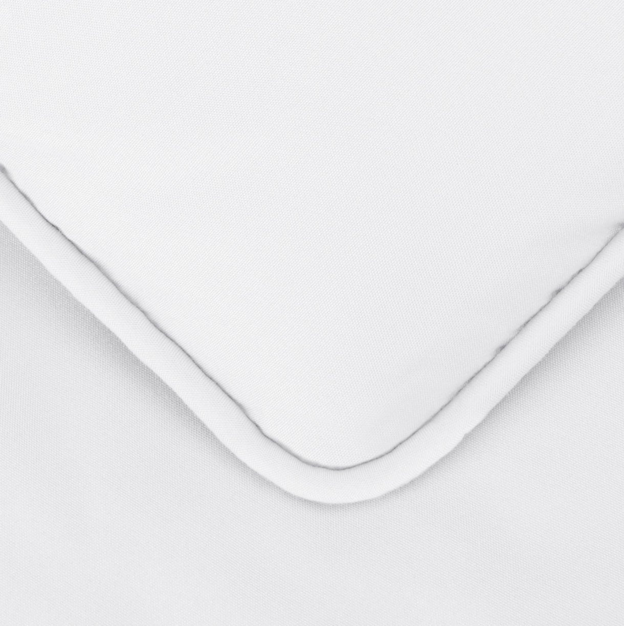 Amazon Basics Soft, Breathable Queen Size Comforter Sets, All-Season Down-Alternative 3-Piece Bedding Set, Pinch Pleat Design, Full/Queen Size, Beige