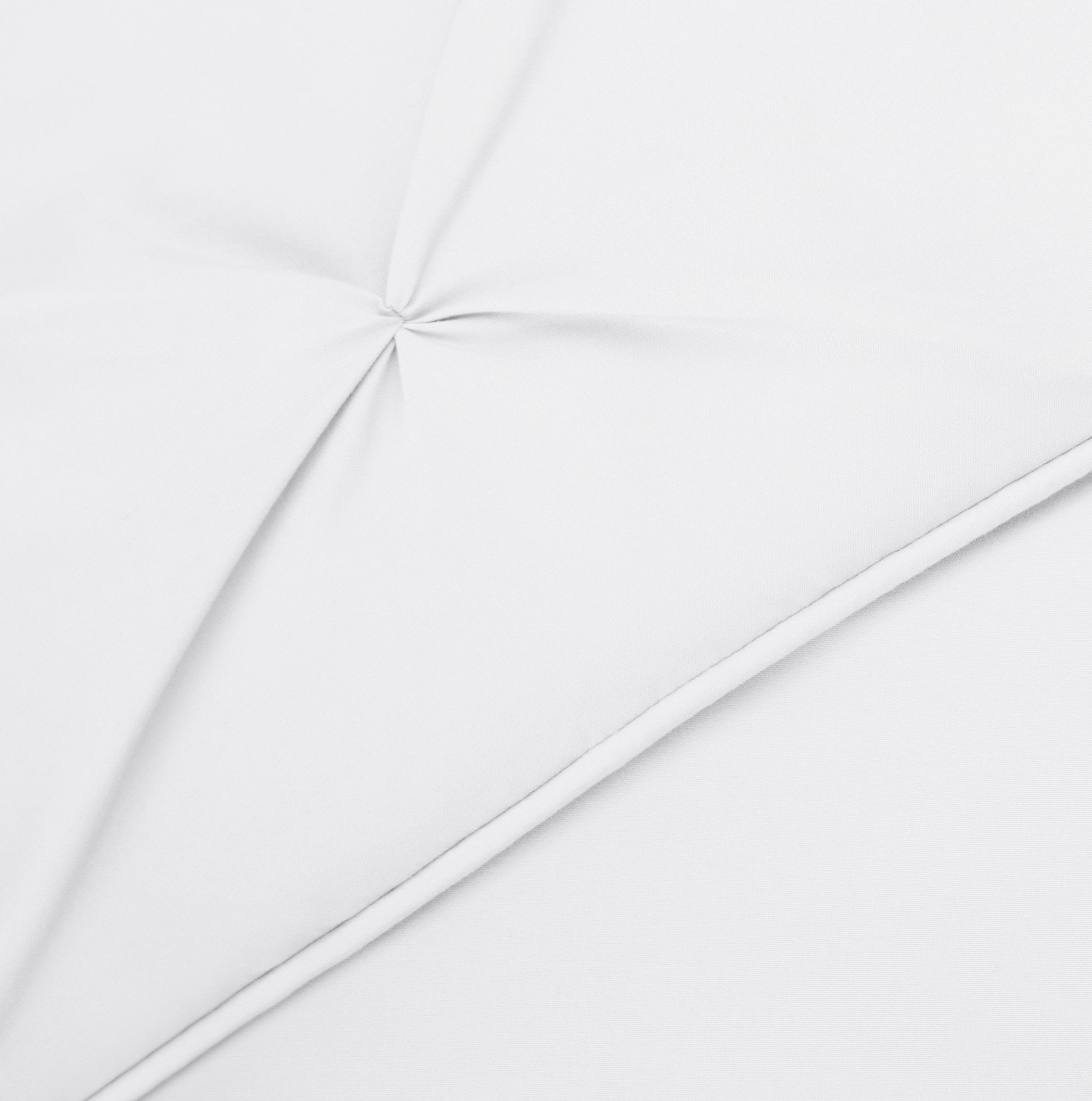 Amazon Basics Soft, Breathable Queen Size Comforter Sets, All-Season Down-Alternative 3-Piece Bedding Set, Pinch Pleat Design, Full/Queen Size, Beige