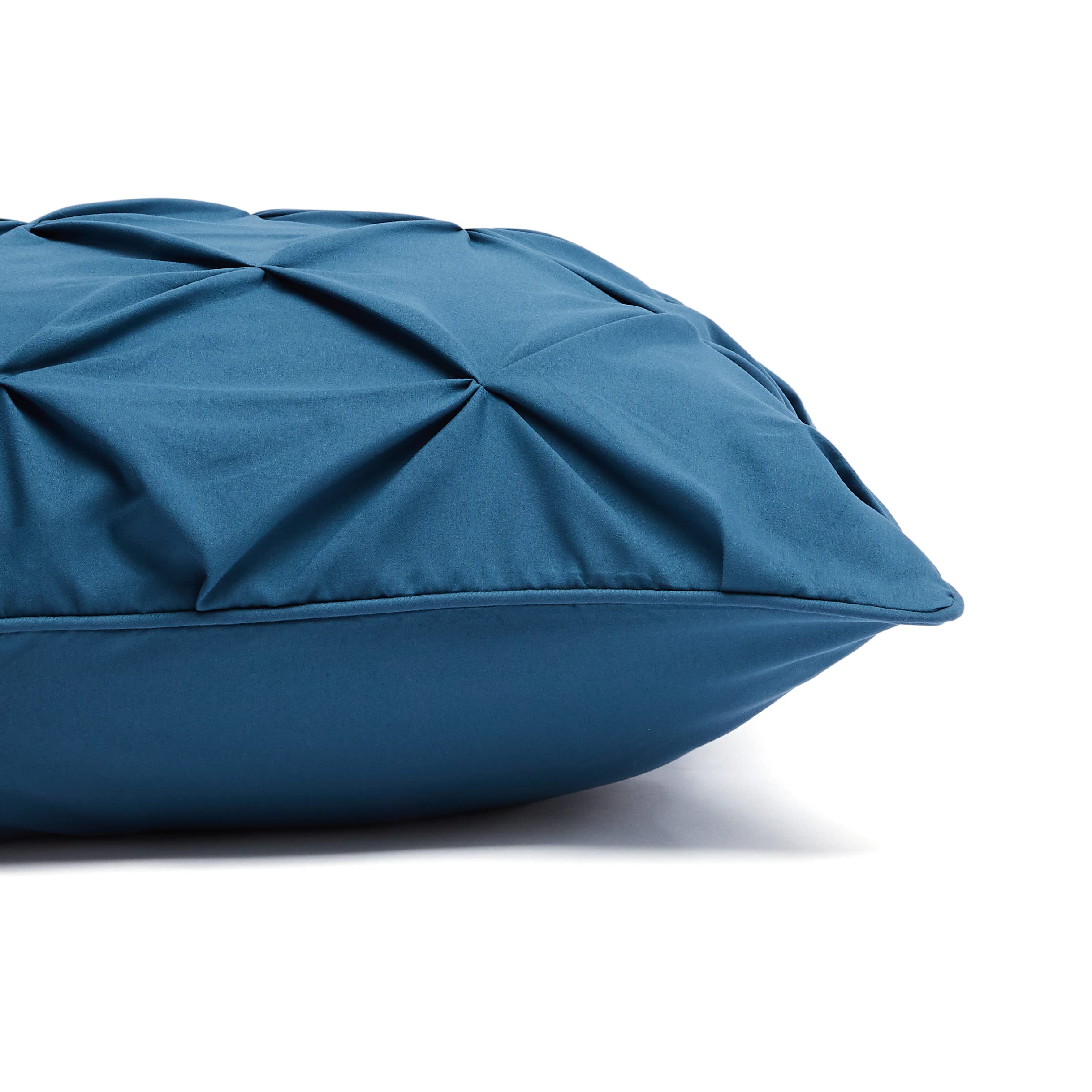 Amazon Basics Soft, Breathable Queen Size Comforter Sets, All-Season Down-Alternative 3-Piece Bedding Set, Pinch Pleat Design, Full/Queen Size, Beige