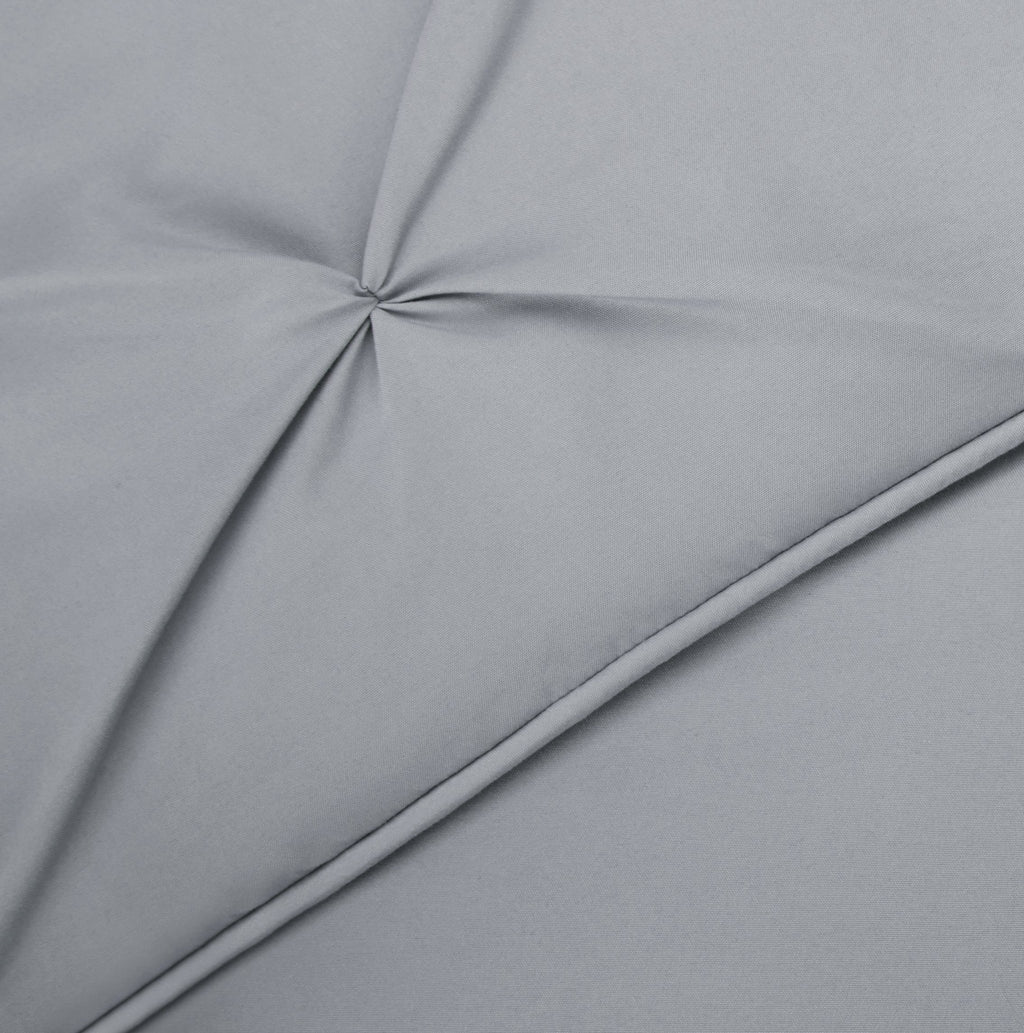 Amazon Basics Soft, Breathable Queen Size Comforter Sets, All-Season Down-Alternative 3-Piece Bedding Set, Pinch Pleat Design, Full/Queen Size, Beige